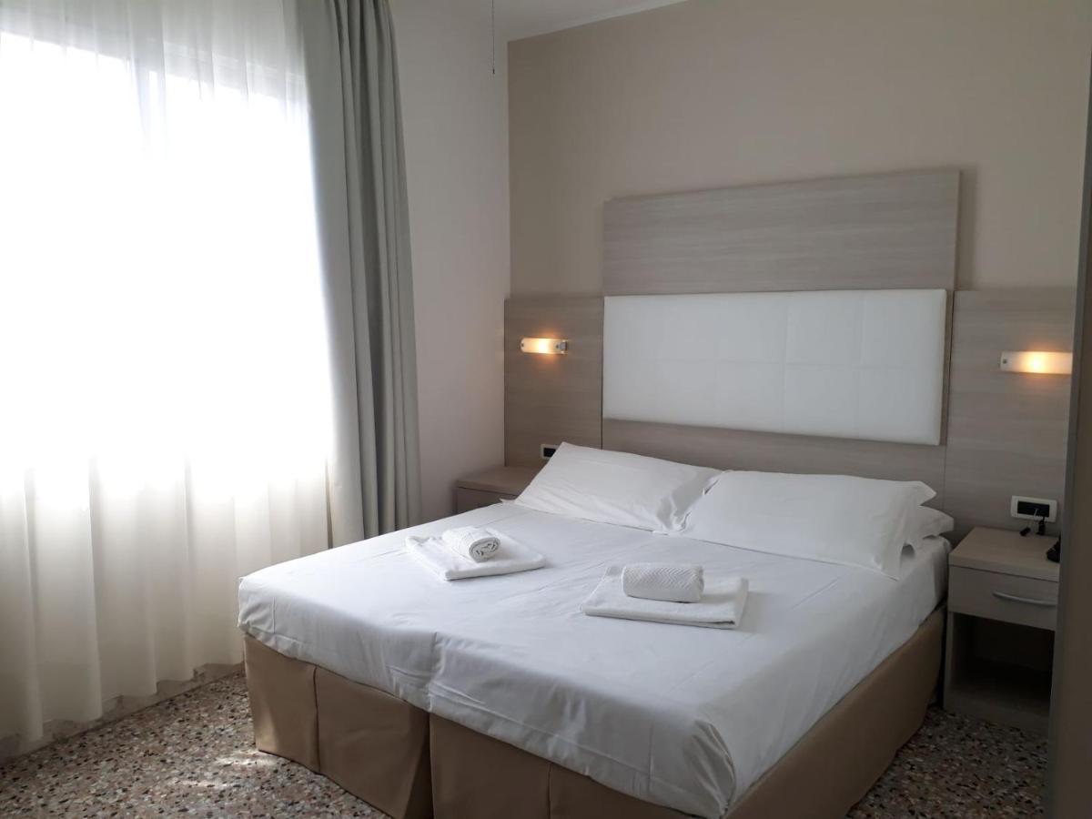 Hotel Atenea Golden Star Caorle Extérieur photo