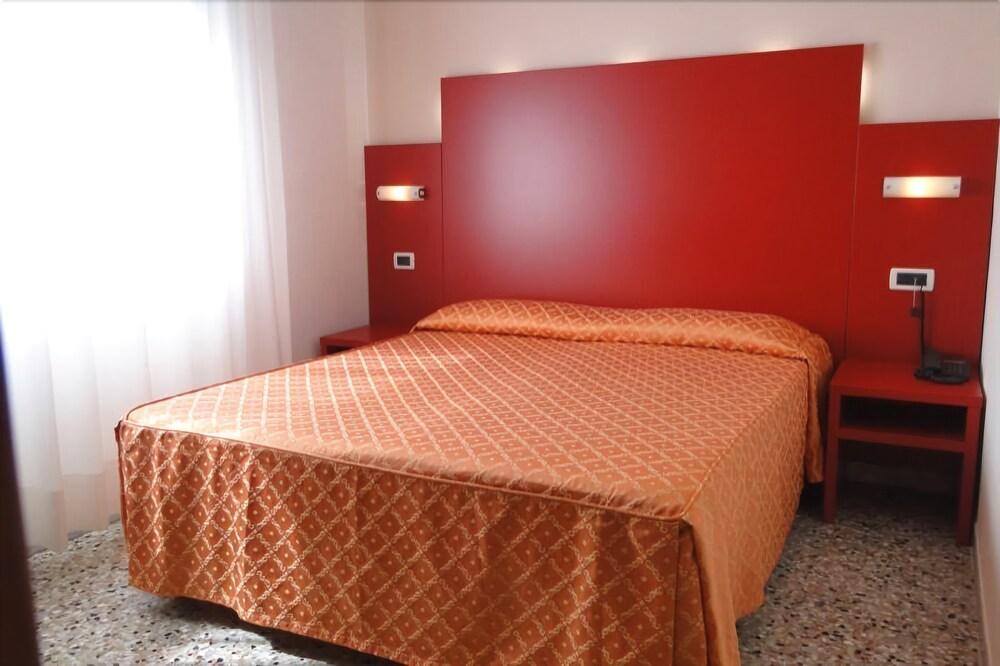 Hotel Atenea Golden Star Caorle Extérieur photo