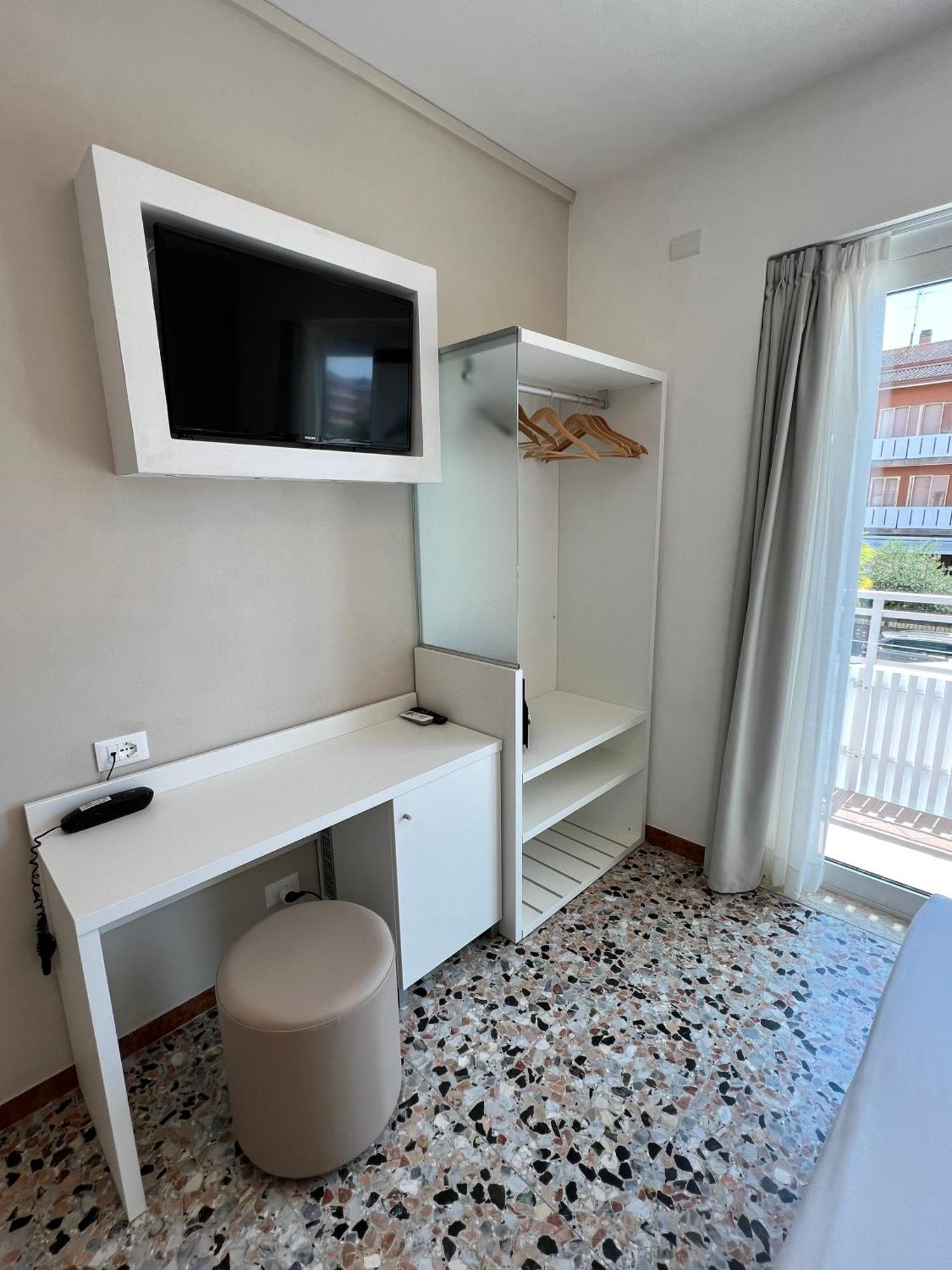 Hotel Atenea Golden Star Caorle Extérieur photo