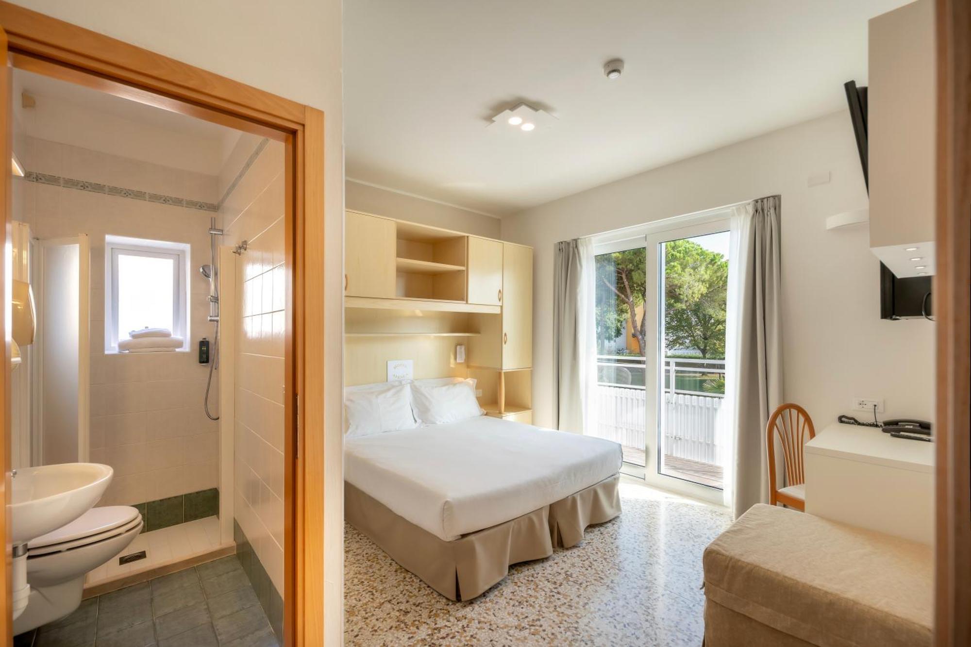 Hotel Atenea Golden Star Caorle Extérieur photo