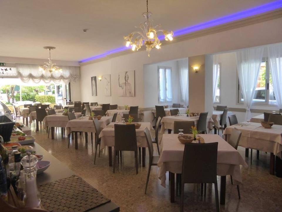 Hotel Atenea Golden Star Caorle Extérieur photo
